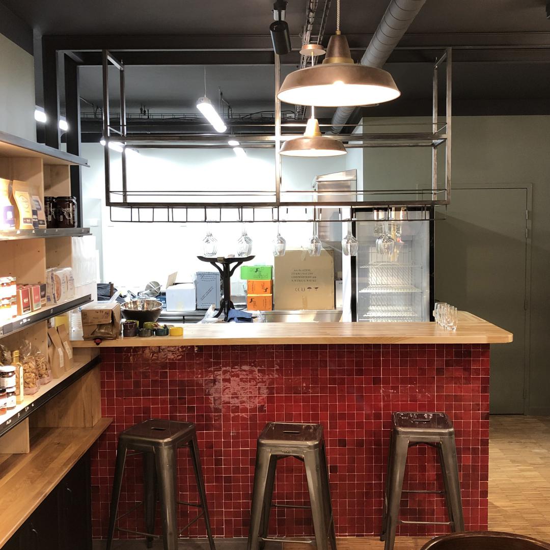 SUR LES QUAIS / DECO BAR BOUTIQUE / SAPIDE DESIGN MOBILIER SUR MESURE