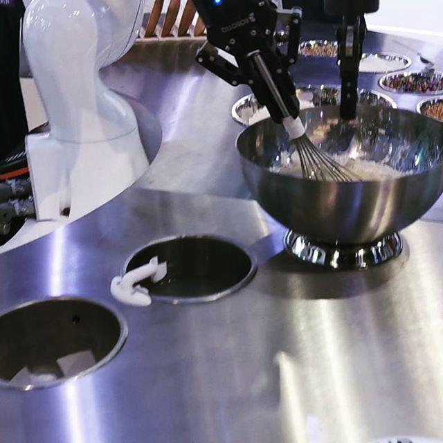REAL TIME ROBOTICS / BAR A CREPE / SAPIDE DESIGN MOBILIER SUR MESURE